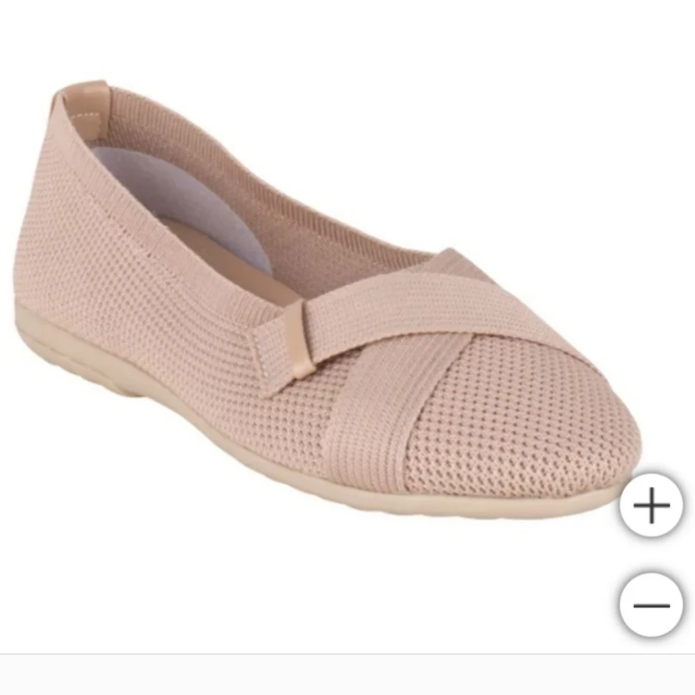 Gloria Vanderbilt DEBBIE Ladies' Flat NEW IN BOX